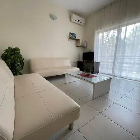 Apartahotel Tufi Velipojë