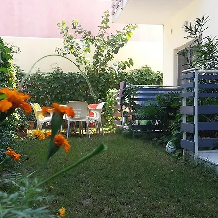 Tufi Hotel apartamentowy Velipojë