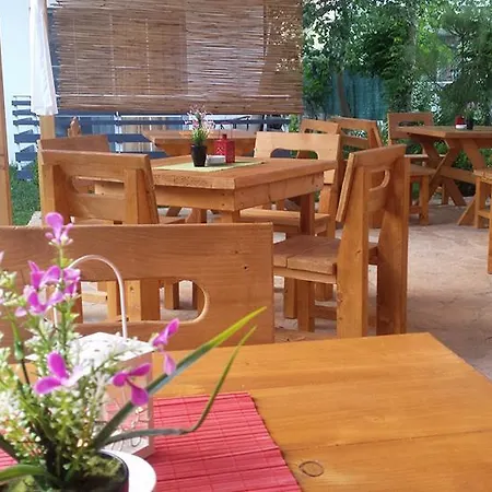 Tufi Hotel apartamentowy Velipojë