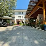 Tufi Aparthotel Velipojë