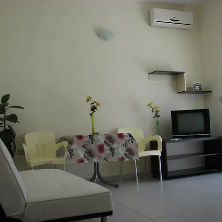Tufi 3* Velipojë